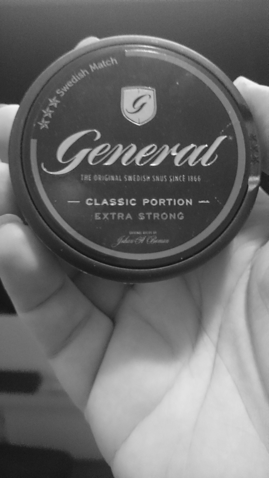 Holding a box of General snus